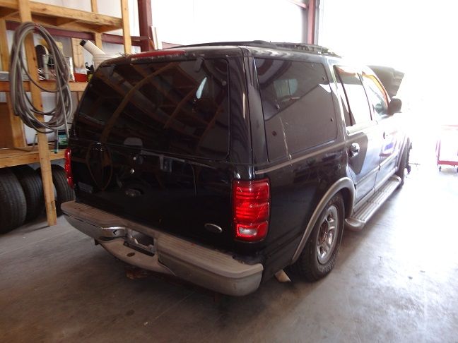 used parts of 00 ford expedition eddie bauer 4wd photo 
fordexpeditionpartsforsale17.jpg